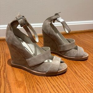 New Jeffrey Campbell Dakota Wedge Taupe Suede Sz 8